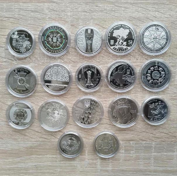 Повний річний набір монет України за 2022 рік (17 монет) 9384 фото